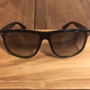 Ray-Ban style 4147 good condition Black